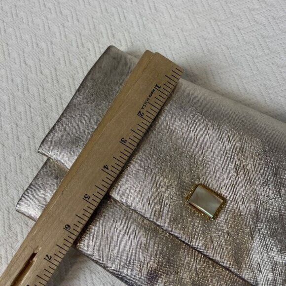Vintage 60s 70s Shiny Silver Lewisette Clasp Clutch Wallet Coin Purse MOD Magnet - Picture 9 of 12